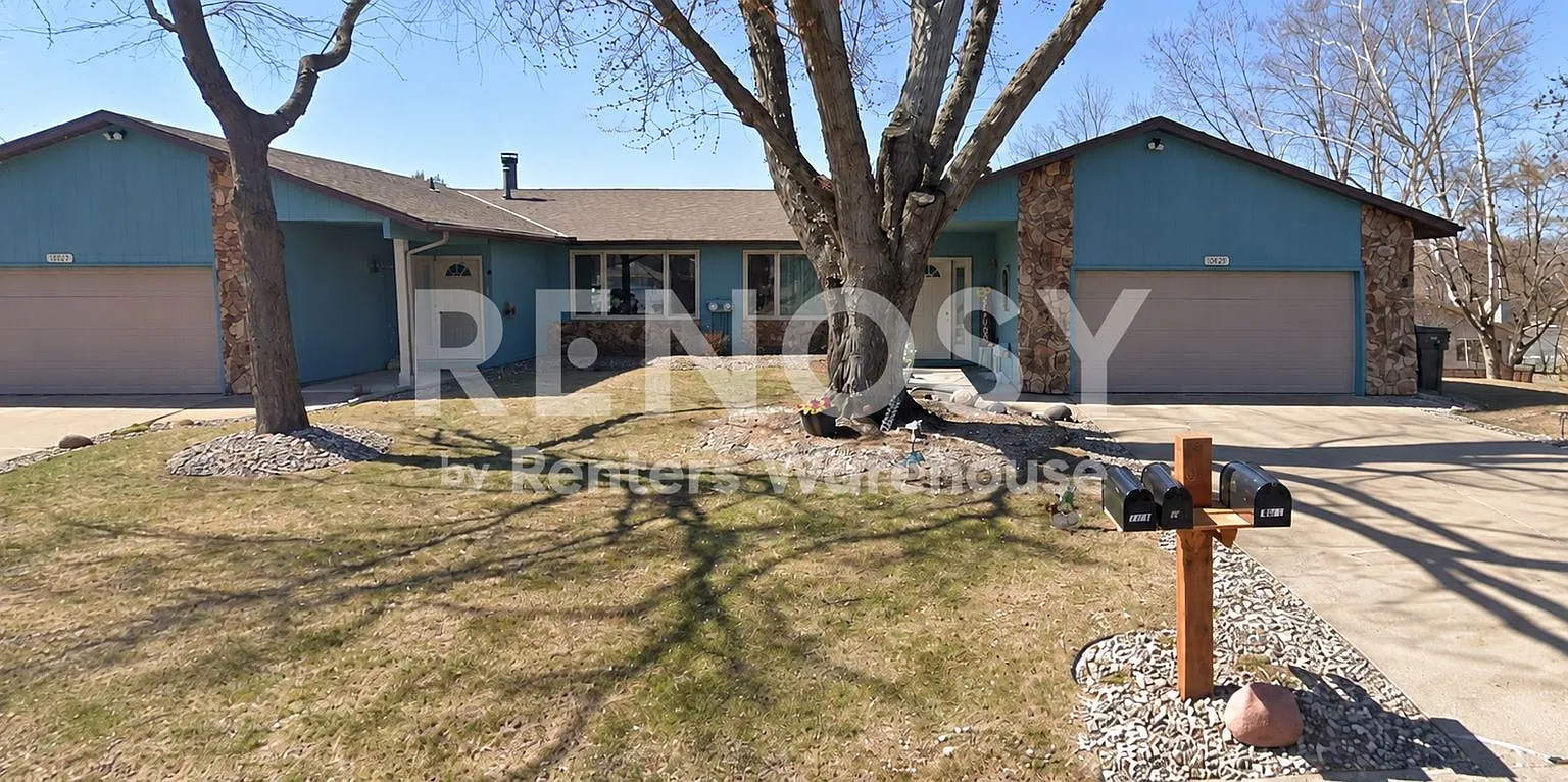 Available Now - $2,300/Month | Spacious 3BR/2BA Twin Home in Eden Prairie — Photo 1