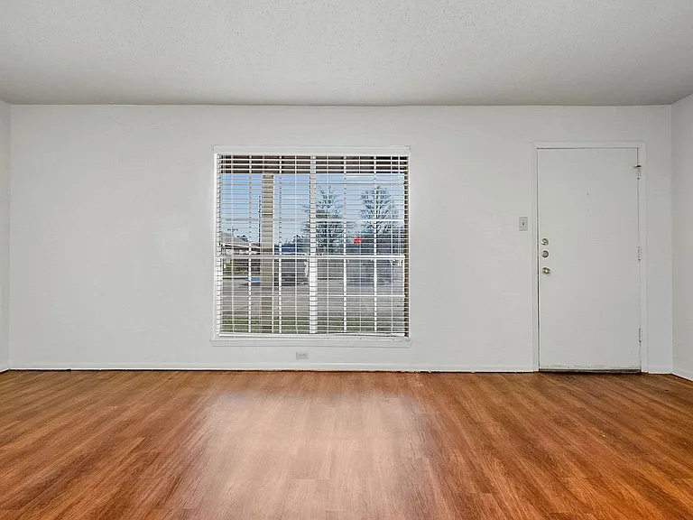 Tiffany Square Apartments — Photo 11