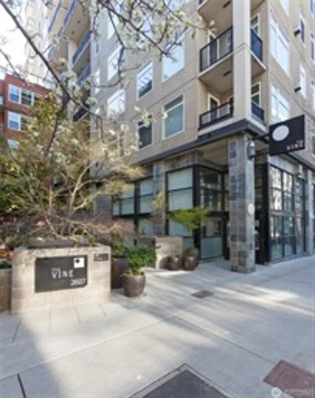 2 bed, 2.0 bath, 1350 sqft, $4,500 — Photo 1