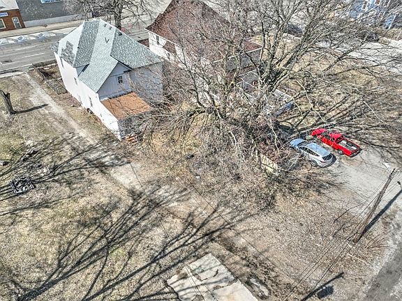 4th image of 1590 N Water St