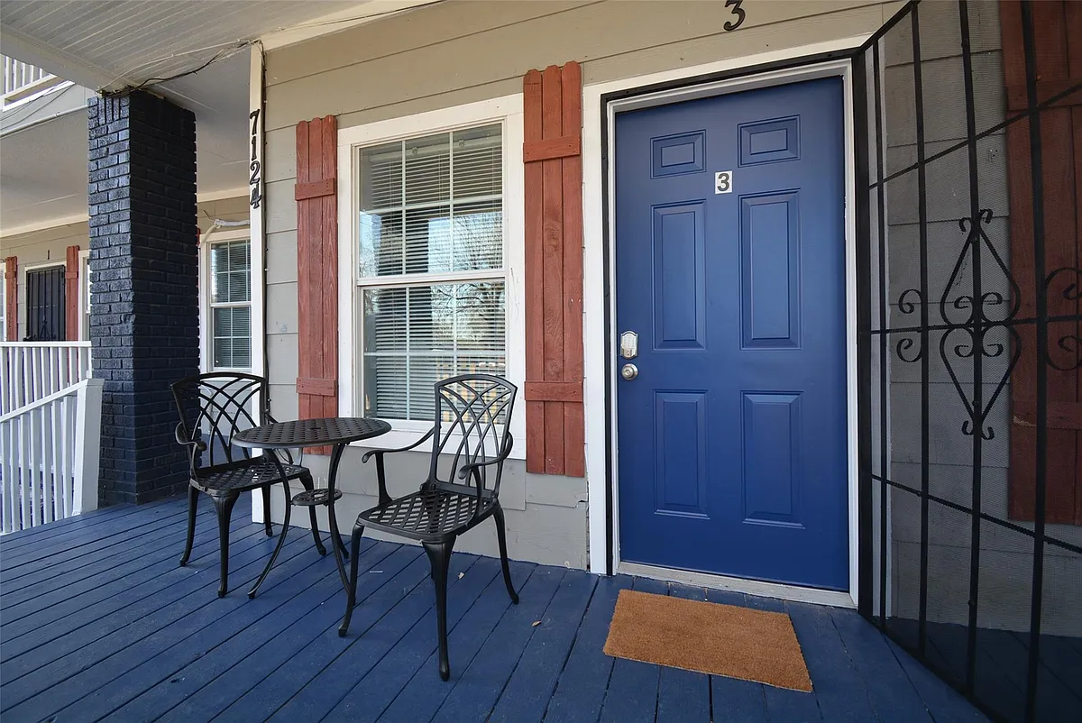 Building Photo - 7124 Avenue F #3