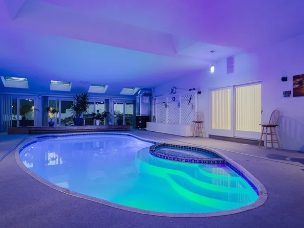 725 Highland St, Stoughton, MA 02072