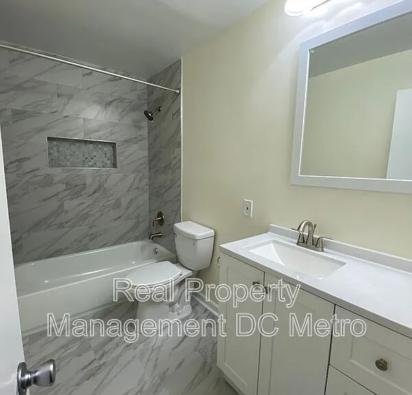 1931 17th St NW #305 — Photo 15