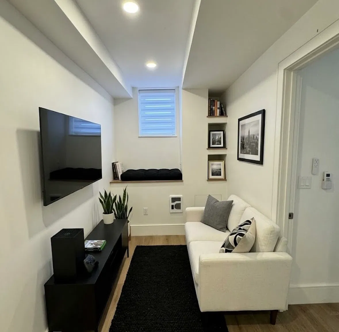 2 bed, 725 sqft, $3,600 — Photo 2