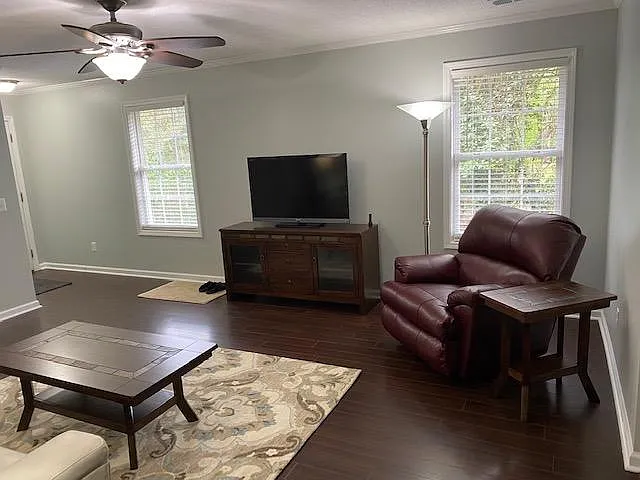 331 Black Ave #A — Photo 11