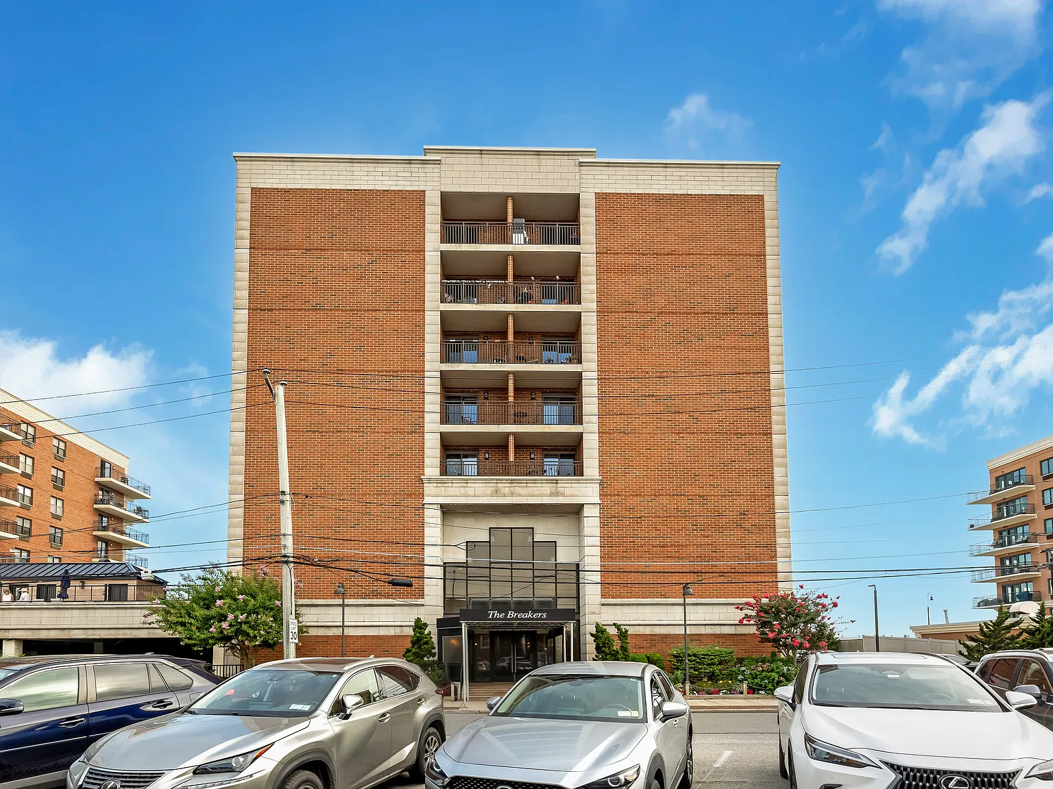230 W Broadway — Photo 2