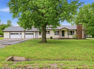 226 W 9th St, Lyndon, KS 66451