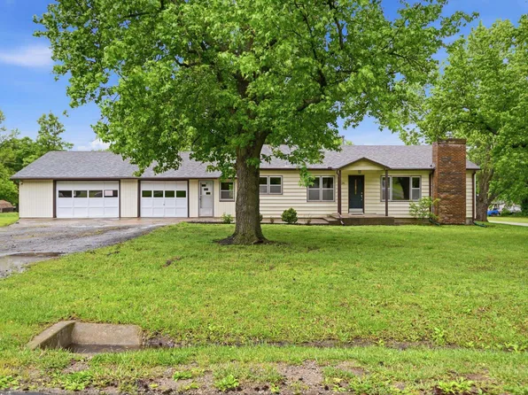 226 W 9th St, Lyndon, KS 66451