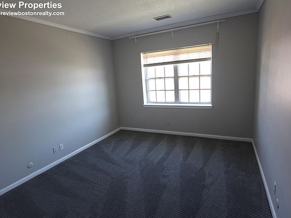 4th image of 178 Lake Shore Rd APT 4