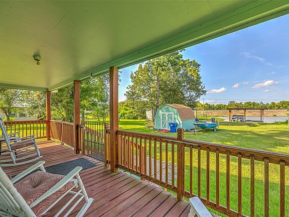 5th image of 219 Lakeshore N