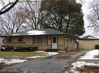 1318 Comanche Dr, Rockford, IL 61107