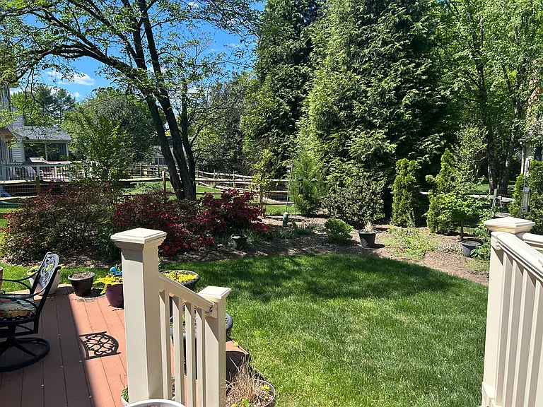 16 Hollyberry Ct — Photo 4