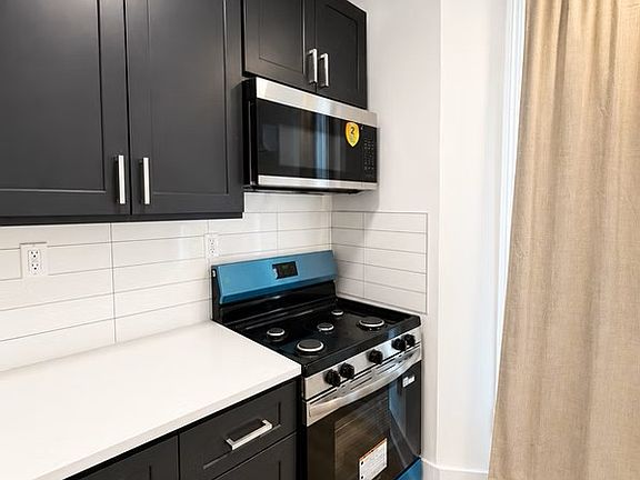 3rd image of 124 W College St #7