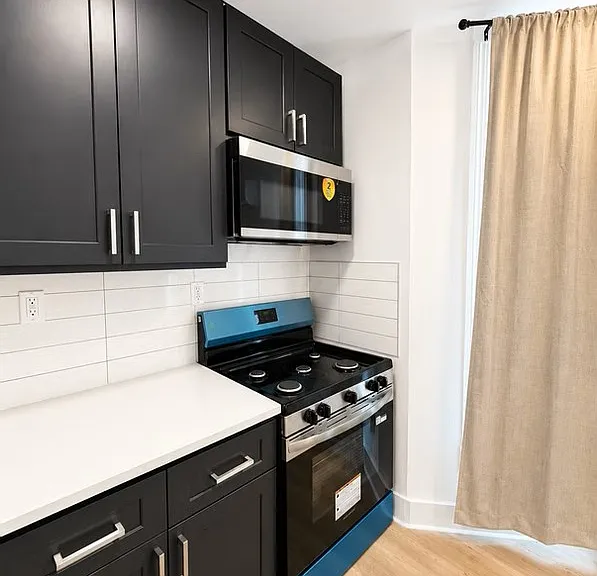 124 W College St #7 — Photo 3