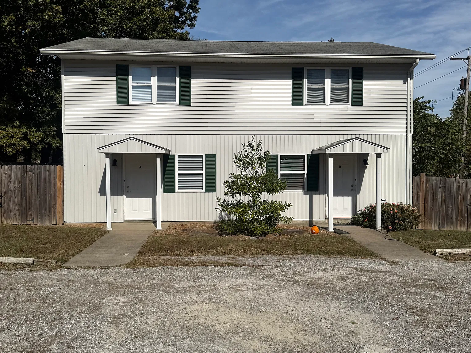 2 bed, 1.5 bath, 1100 sqft, $1,100 — Photo 1