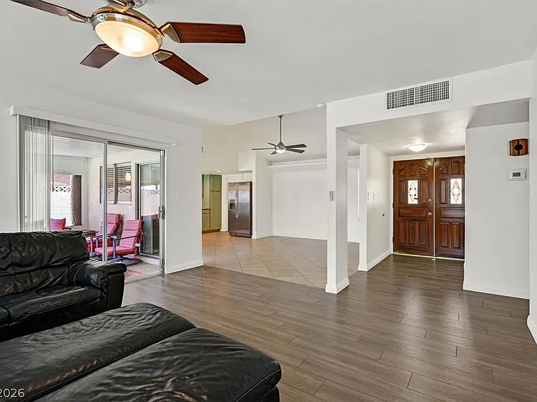 3956 Clear View Dr — Photo 3