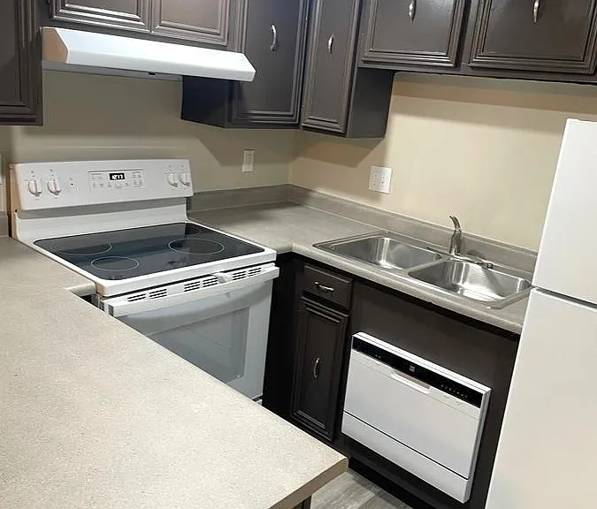 Continent French Quarter Apt — Photo 10
