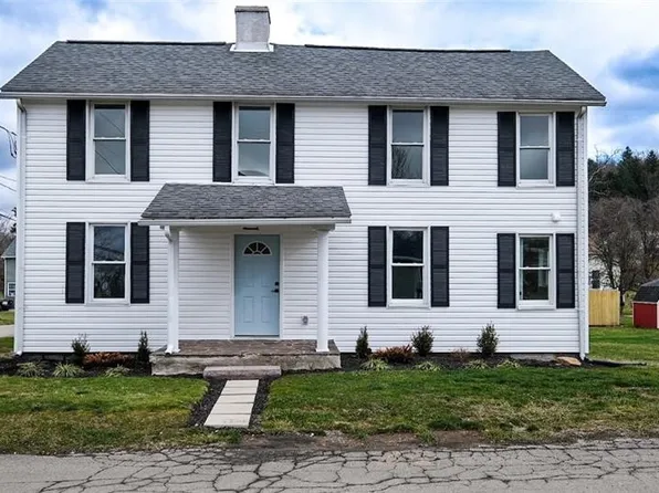 1026 Woodstock Ave N, Hopwood, PA 15445