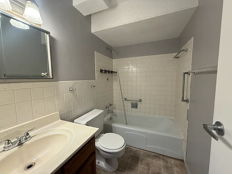 3 Regency Ct #3 — Photo 5