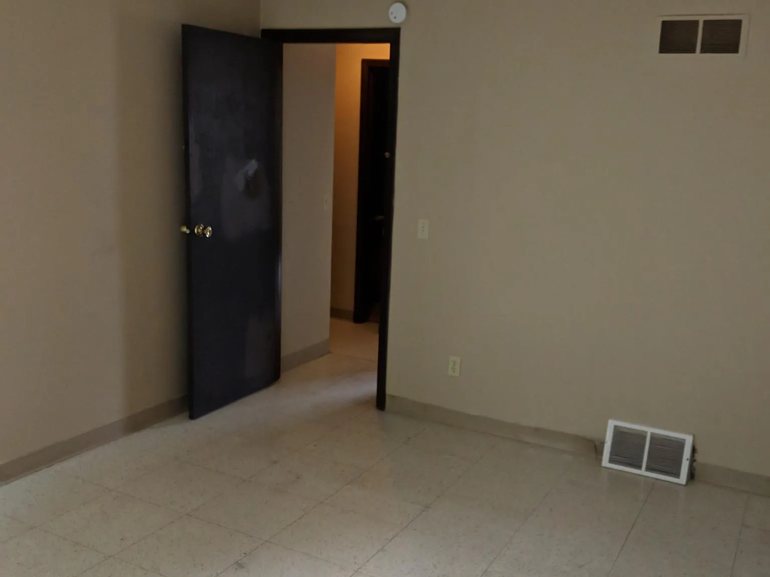 2 bed, 900 sqft, $749 — Photo 4