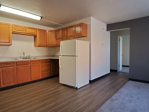 Aberdeen, SD two-bedroom apartment at Elmwood. Newly refreshed, clean and quiet. Easy access to shopping, medical services and emergency snow removal routes.