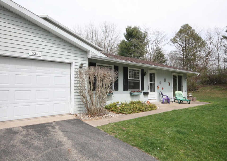 1st image of 10221 Foxhollow Ct