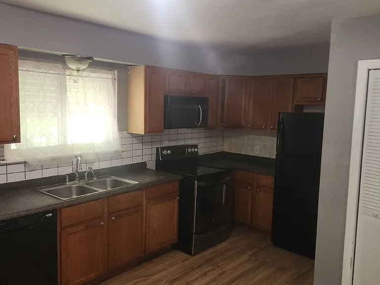 10501 Baron Dr — Photo 3