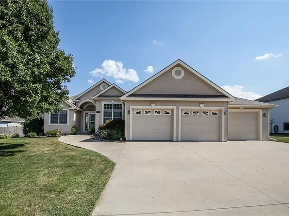16017 Cedar St, Basehor, KS 66007