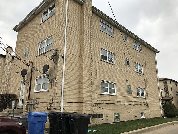 3rd image of 7853 W Cahill Ter