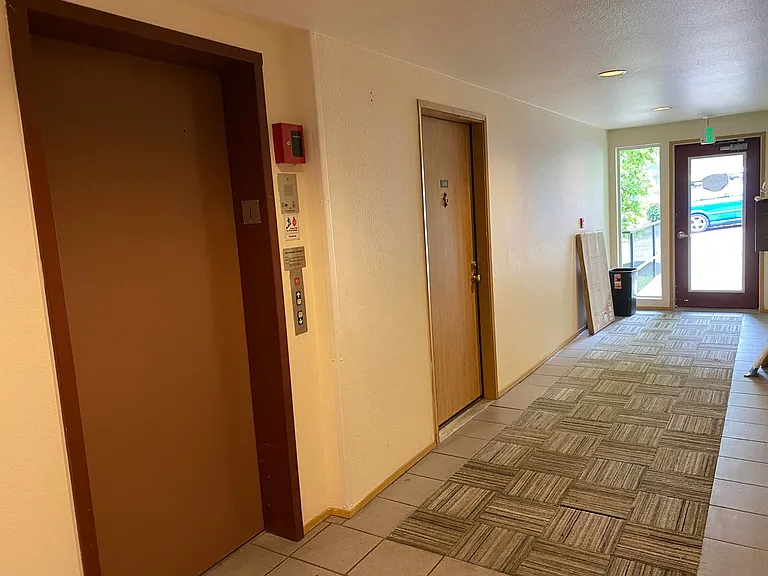 Maple Leaf Residences — Photo 15