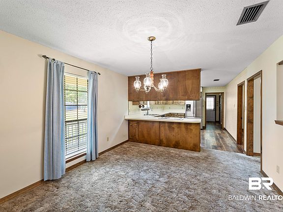 4th image of 103 Summit Cir