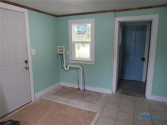 5th image of 704 Mill St
