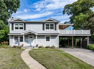 61 Seaman Rd, Glen Cove, NY 11542