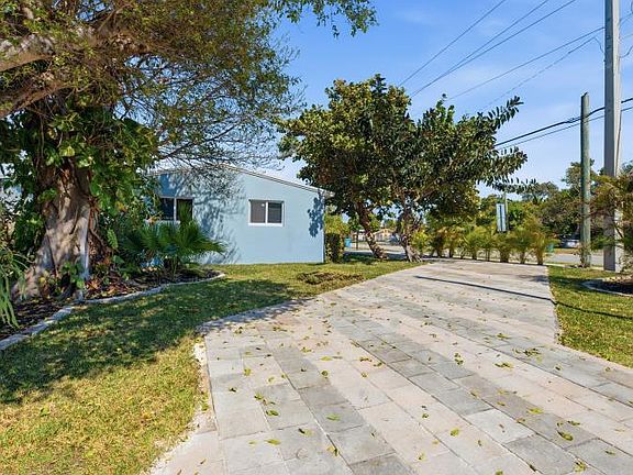 4th image of 1115 S Seacrest Boulevard