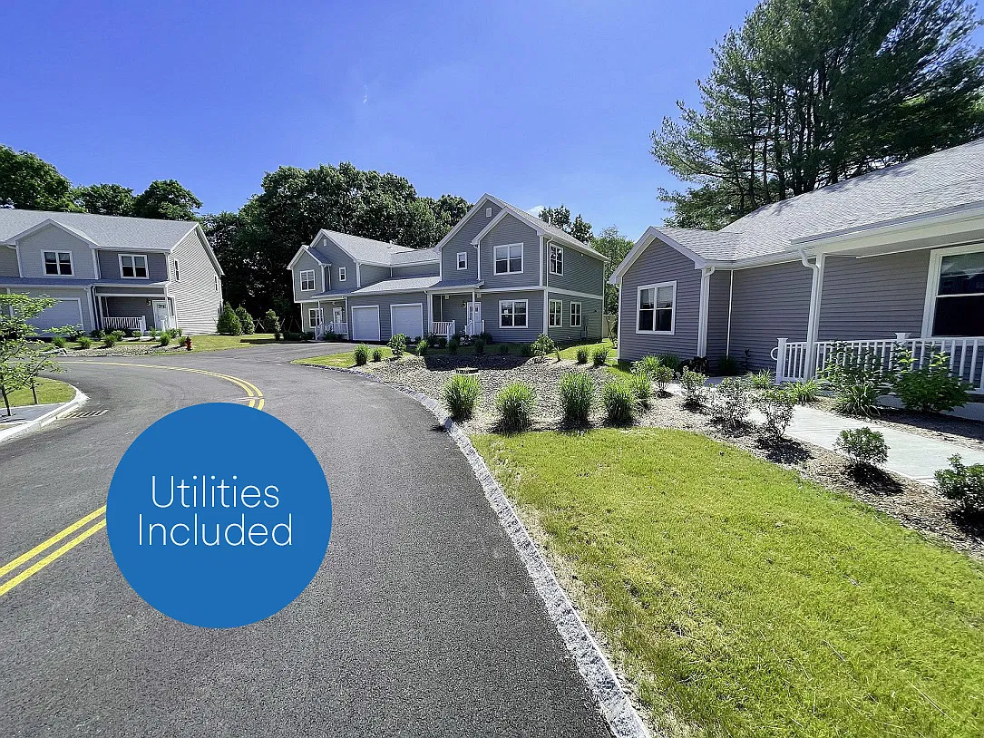 23 Heritage Ln — Photo 1