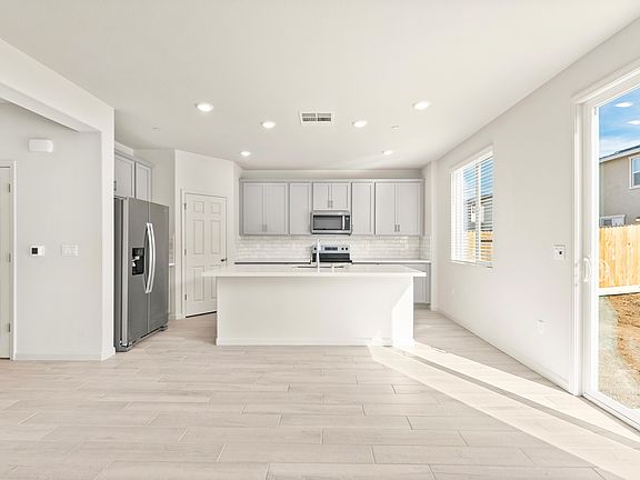 3rd image of 6168 Woodlands Loop