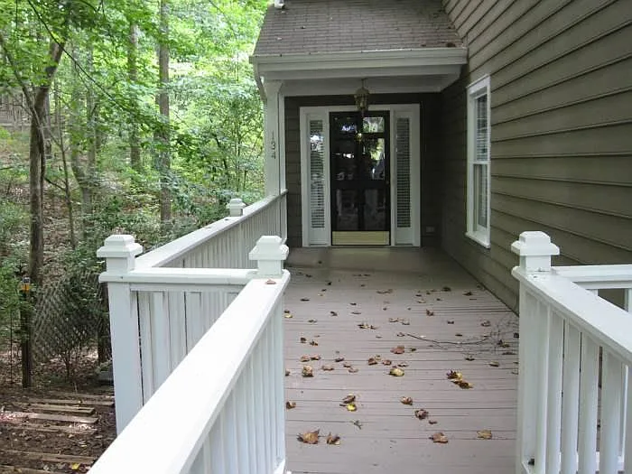3 bed, 1832 sqft, $2,195 — Photo 2