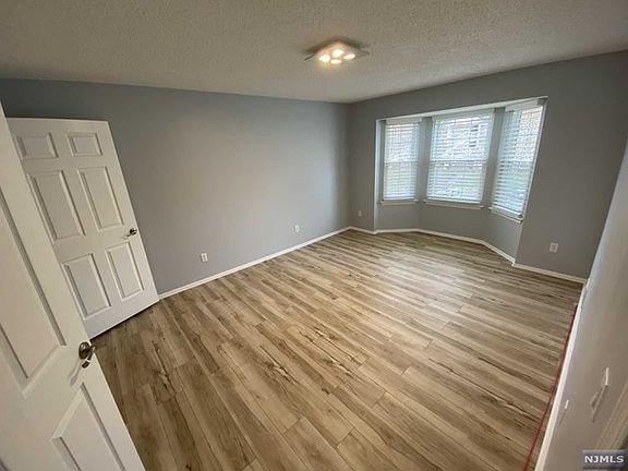 3rd image of 1139 Sycamore Ln