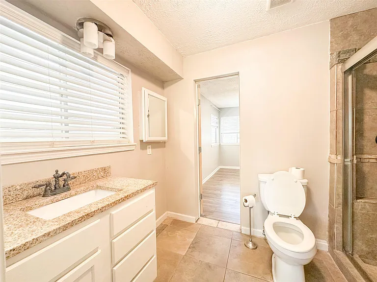 4904 Meadow Lark Ln — Photo 8