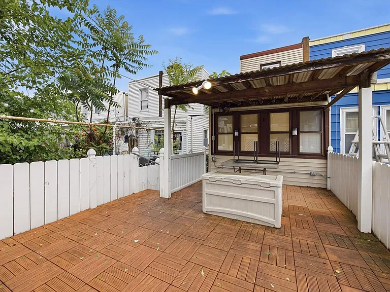 3060 Martha St — Photo 5