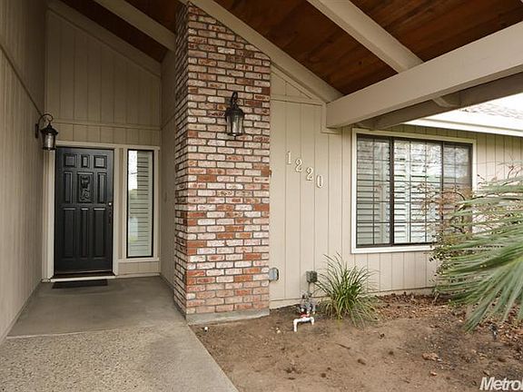 3rd image of 1220 Pheasant Hollow Way