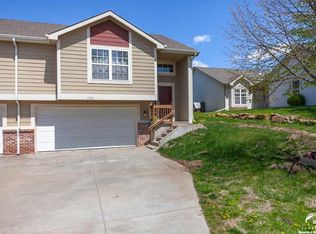 4924 Stoneback Pl, Lawrence, KS 66047