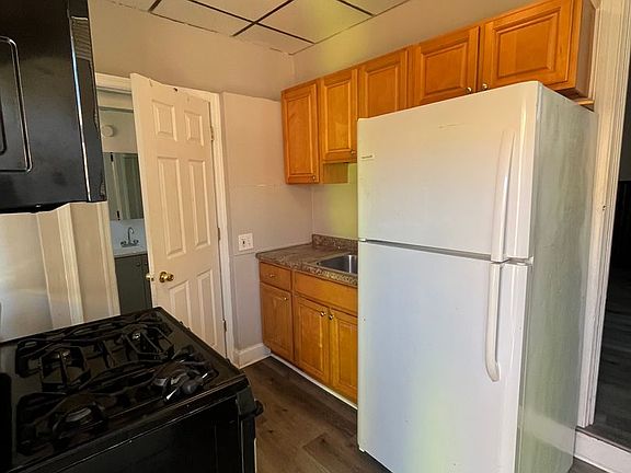2nd image of 1611 Dyre St Floor 1