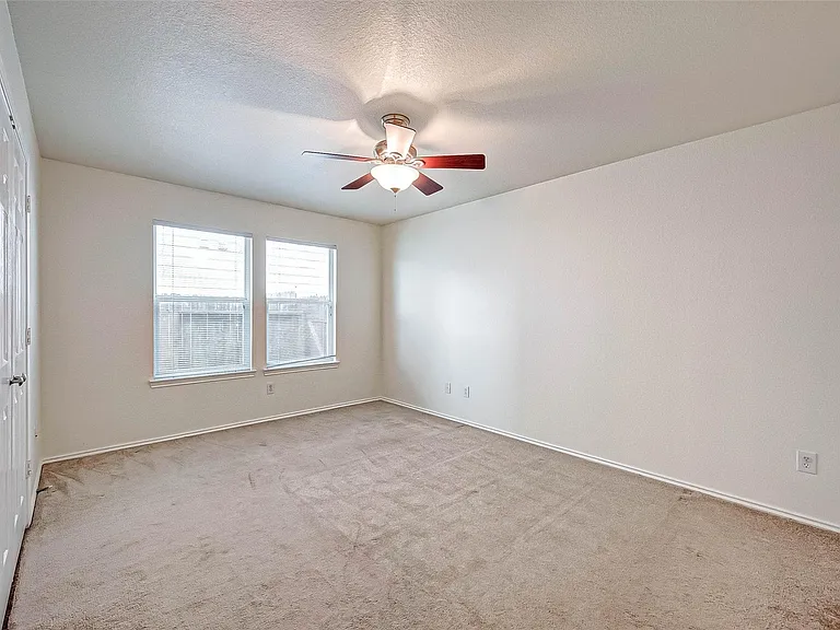 7910 Raven Creek Ln — Photo 27