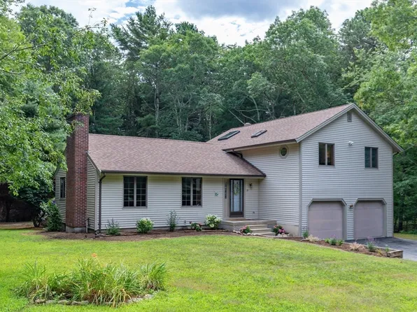 21 Club House Dr, Pocasset, MA 02559