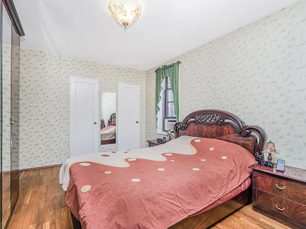 2140 Knapp Street image 11 of 25