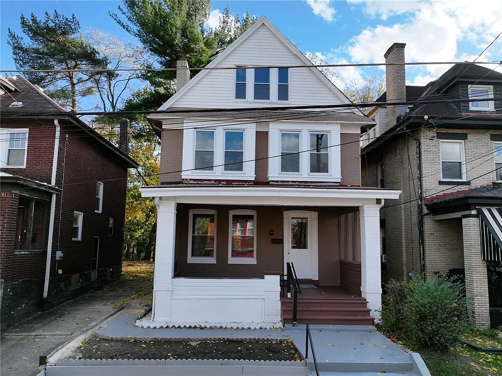 101 W McIntyre Ave photo 1
