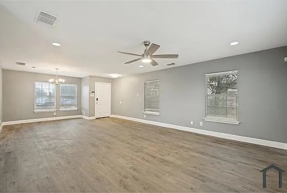 3 bed, 1736 sqft, $2,200 — Photo 4