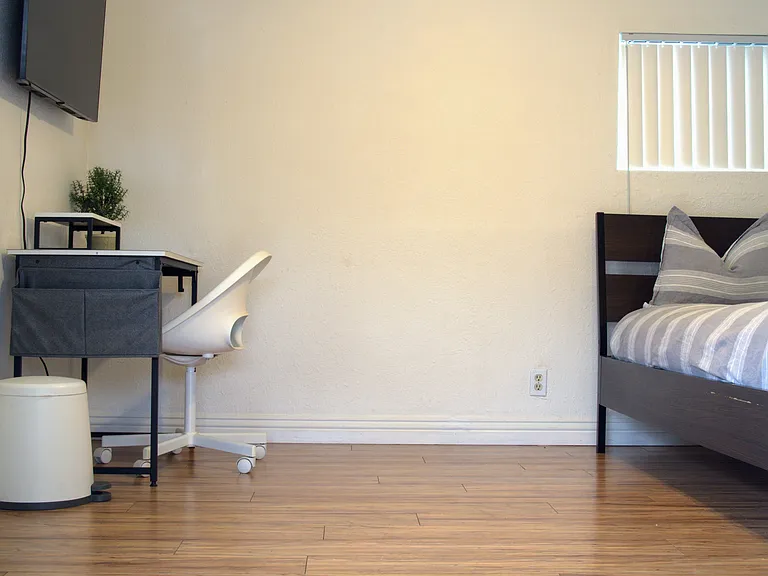16404 S Menlo Ave #C — Photo 6