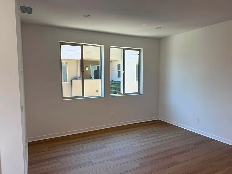 1576 Lima Way — Photo 3